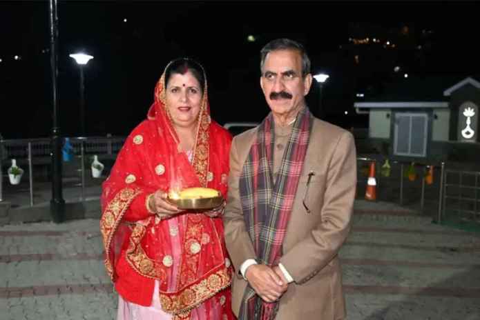 हिमाचल विधानसभा का वो पल जब पत्नी ने दागे सवाल और सीएम पति ने दिया जवाब! मछुआरों का दर्द सुन भावुक हुआ सदन CM Sukhu with his wife