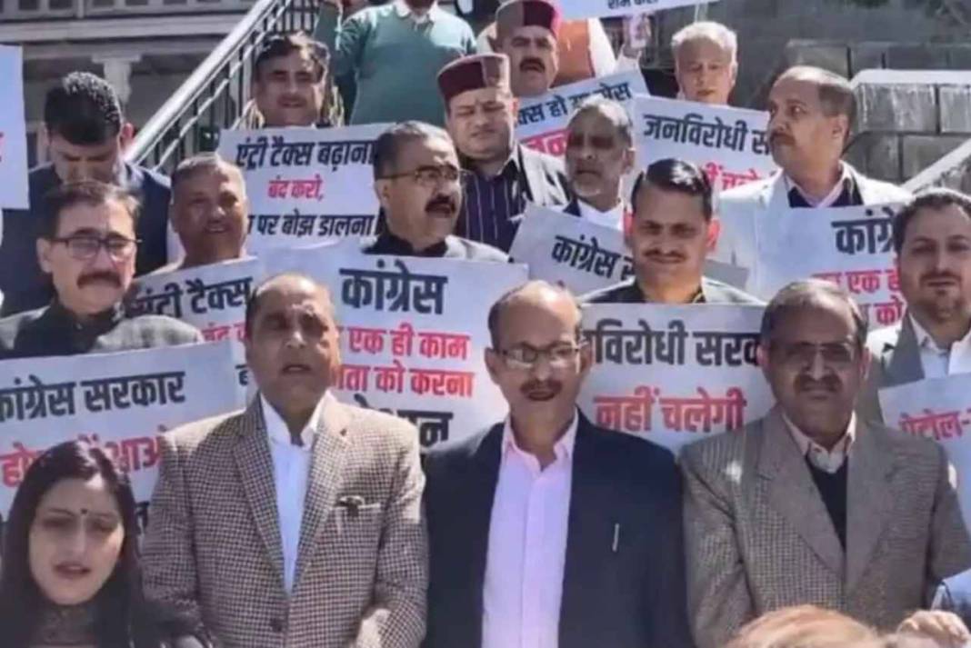 हिमाचल के बॉर्डर पर आज रात से चक्का जाम का अलर्ट: एंट्री टैक्स पर भड़के पड़ोसी राज्य, सुक्खू सरकार के खिलाफ सड़क पर उतरी बीजेपी Uproar over entry tax