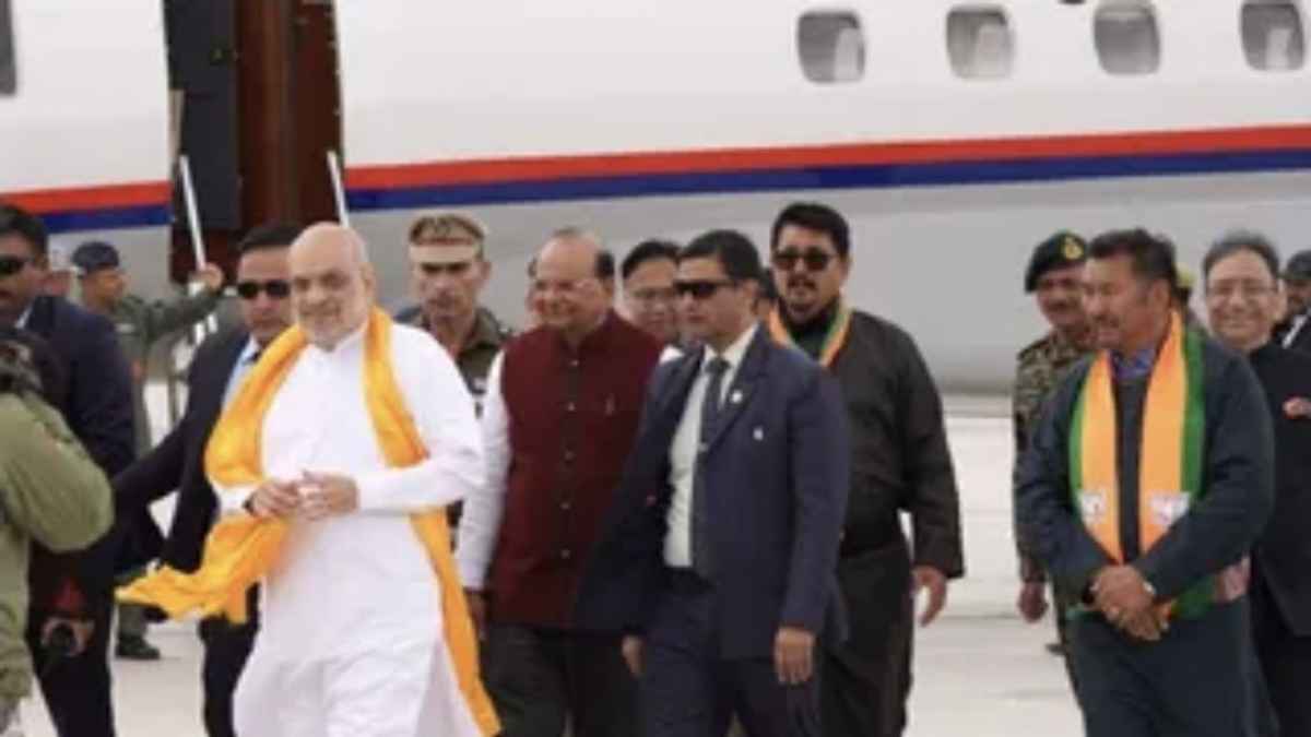 लद्दाख में सुरक्षा का कड़ा पहरा! बुद्ध पूर्णिमा पर लेह पहुंचे अमित शाह, जानिए क्या है दो दिवसीय दौरे का खास प्लान Amit Shah reaches Leh on a two-day visit