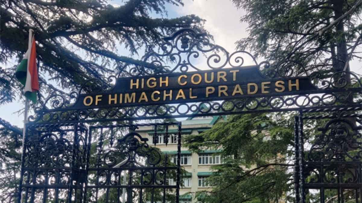 15 जून तक सुधरो या जुर्माना भरो! हिमाचल हाई कोर्ट ने PWD अधिकारी को दी सीधी चेतावनी HP High Court