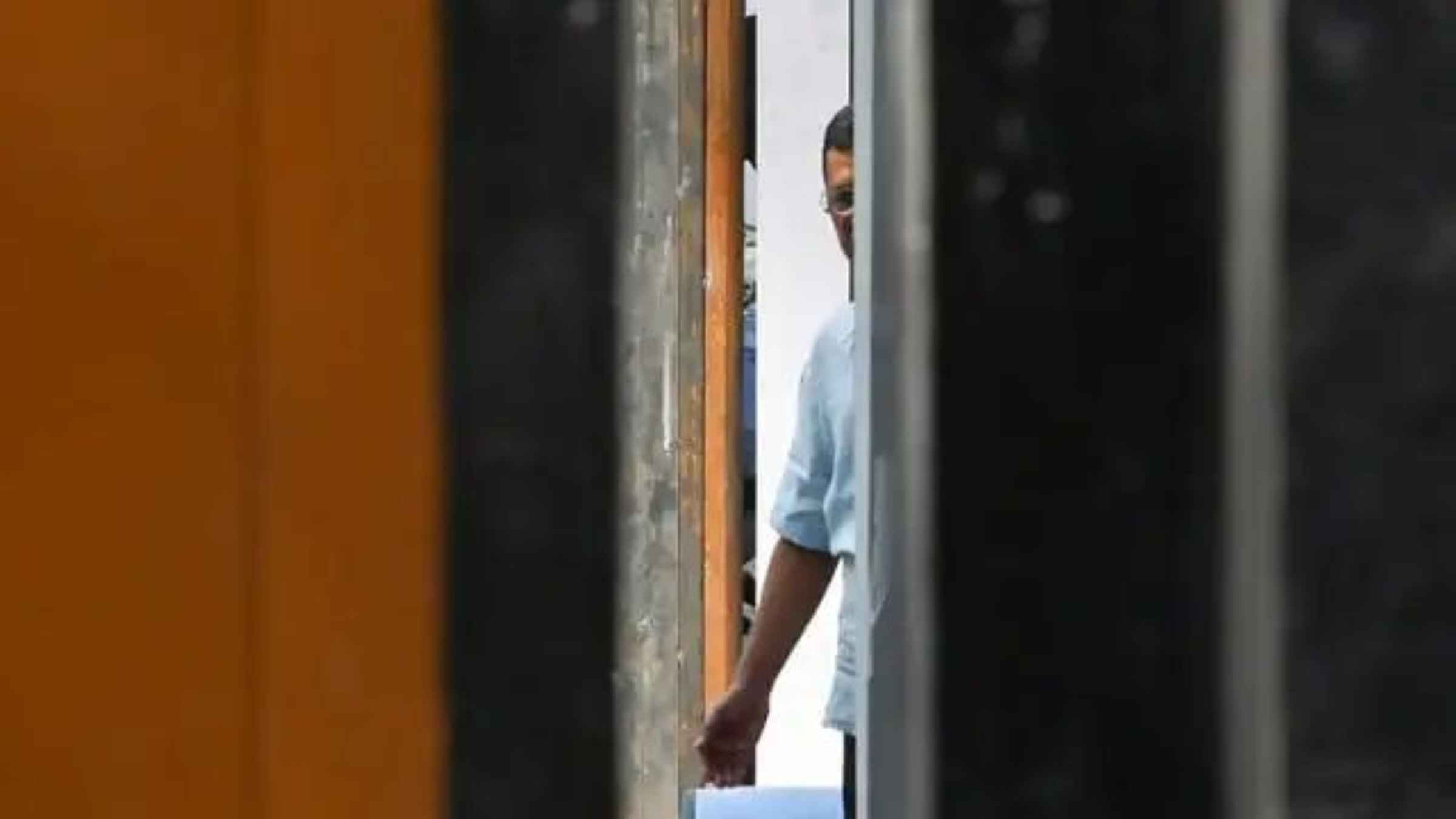 केजरीवाल का नया बंगला ‘शीशमहल’ या सादगी का केंद्र? सोमनाथ भारती की एक फोटो ने भाजपा के आरोपों की खोल दी पोल arvind kejriwal delhi news