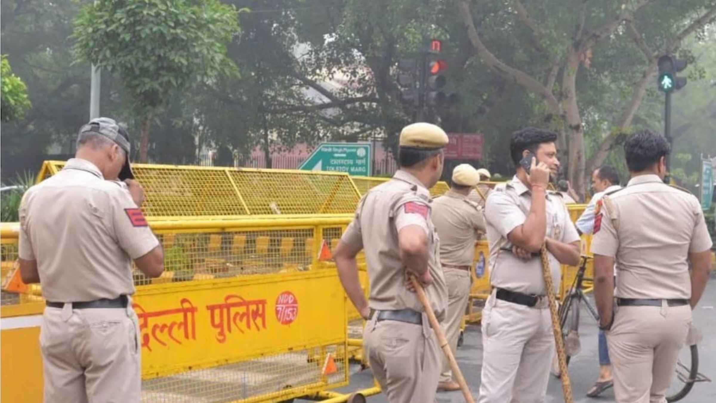 UP पुलिस के टॉप गियर में बड़े बदलाव की आहट: डीजी रैंक के खाली पदों और रिटायरमेंट ने बढ़ाई हलचल delhi police crime news