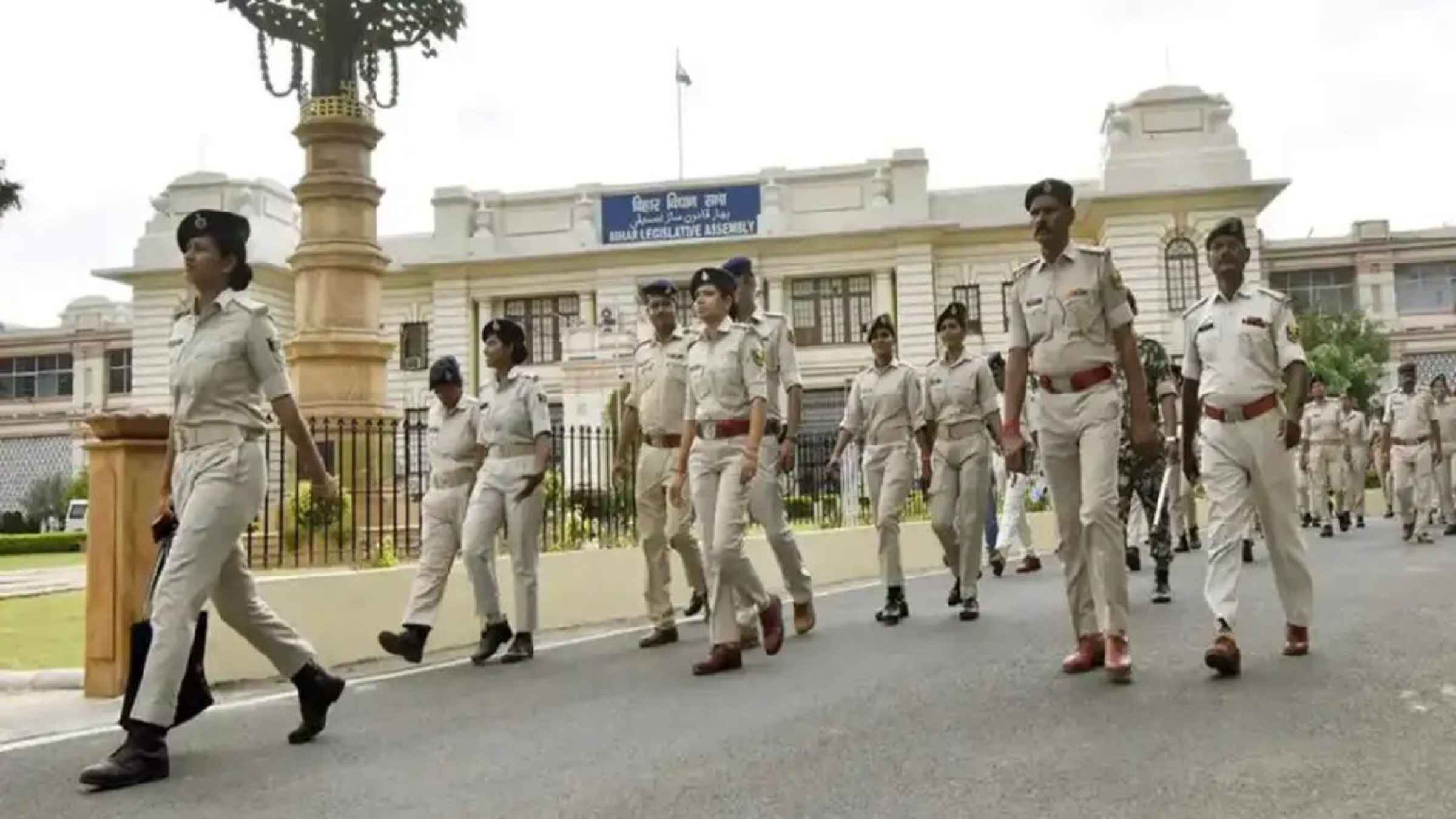 Bihar Police Recruitment 2026: बिहार पुलिस में 15,821 पदों पर बंपर भर्ती, CAPF जवानों को भी मिलेगा मौका, जानें रैली का पूरा शेड्यूल Bihar Police Recruitment Sarkari Naukri