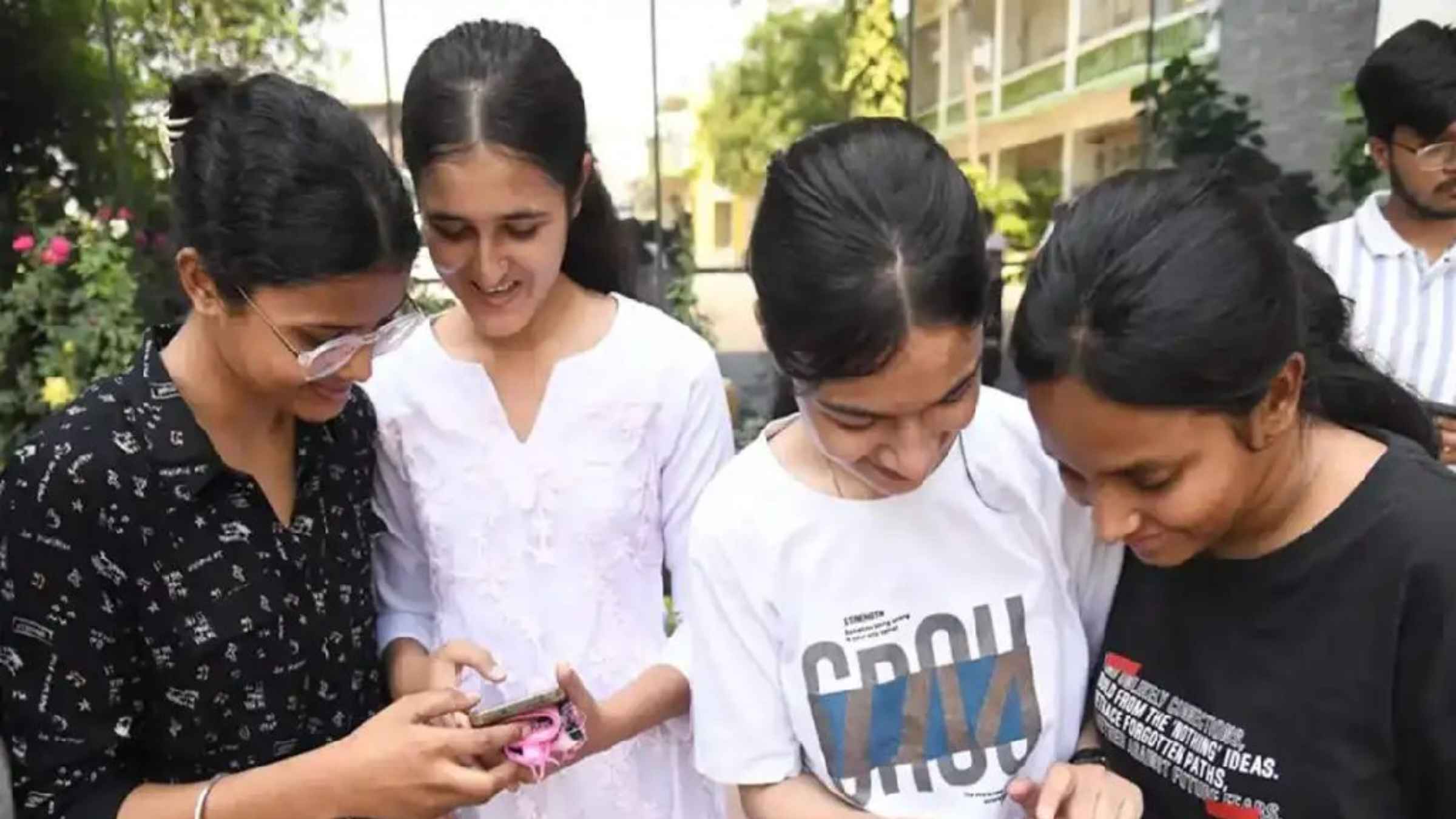 CBSE 12th Result 2026: खत्म होने वाला है 18 लाख छात्रों का इंतजार, जानें कब और कहां देख पाएंगे अपना स्कोरकार्ड CBSE 12th Result 2026 CBSE Result date