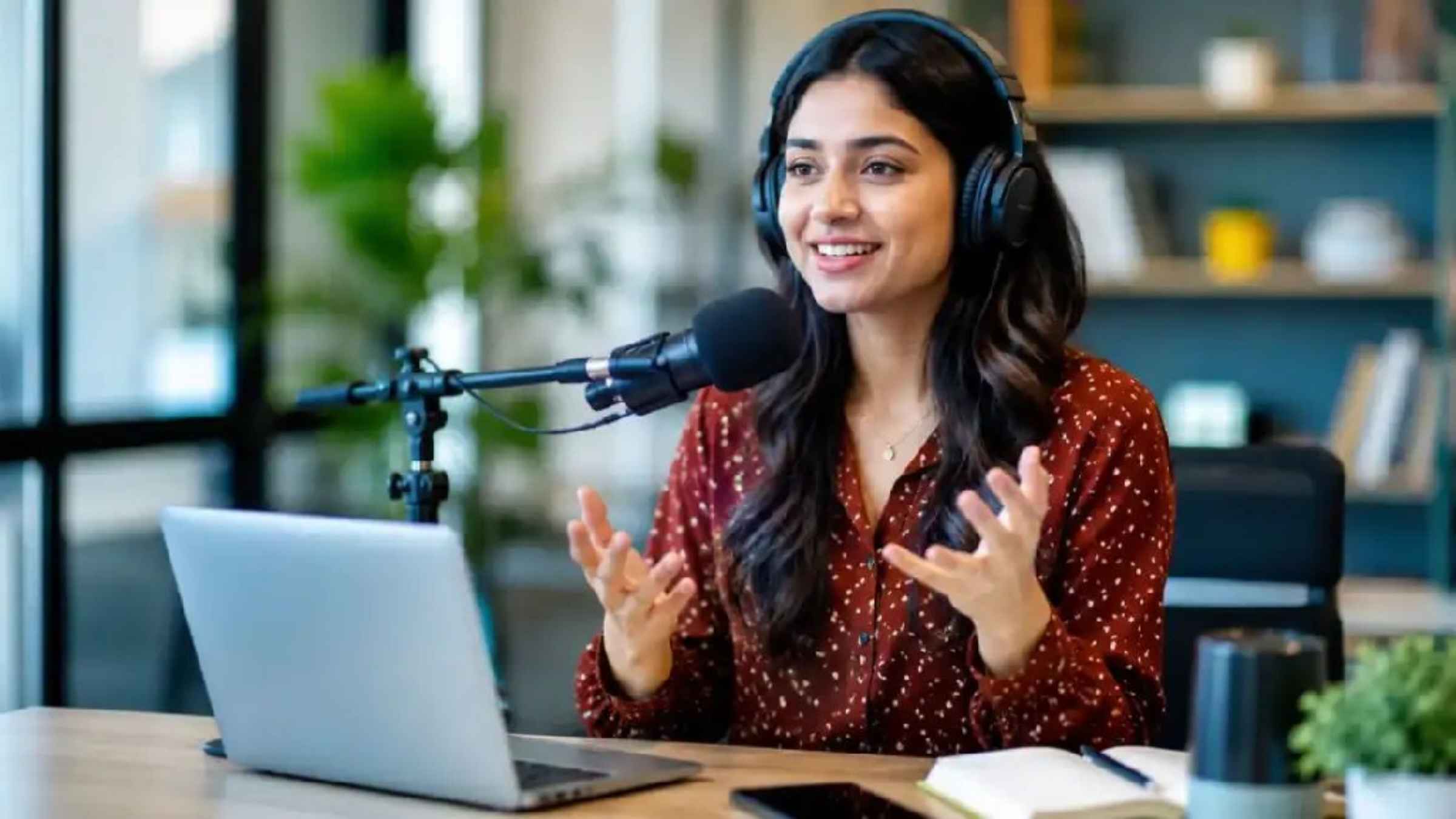 ज्यादा बोलना अब कमजोरी नहीं, बनेगा आपकी सफलता का हथियार: इन 5 क्षेत्रों में करियर बनाकर कमाएं लाखों Career Advice Communication Skills