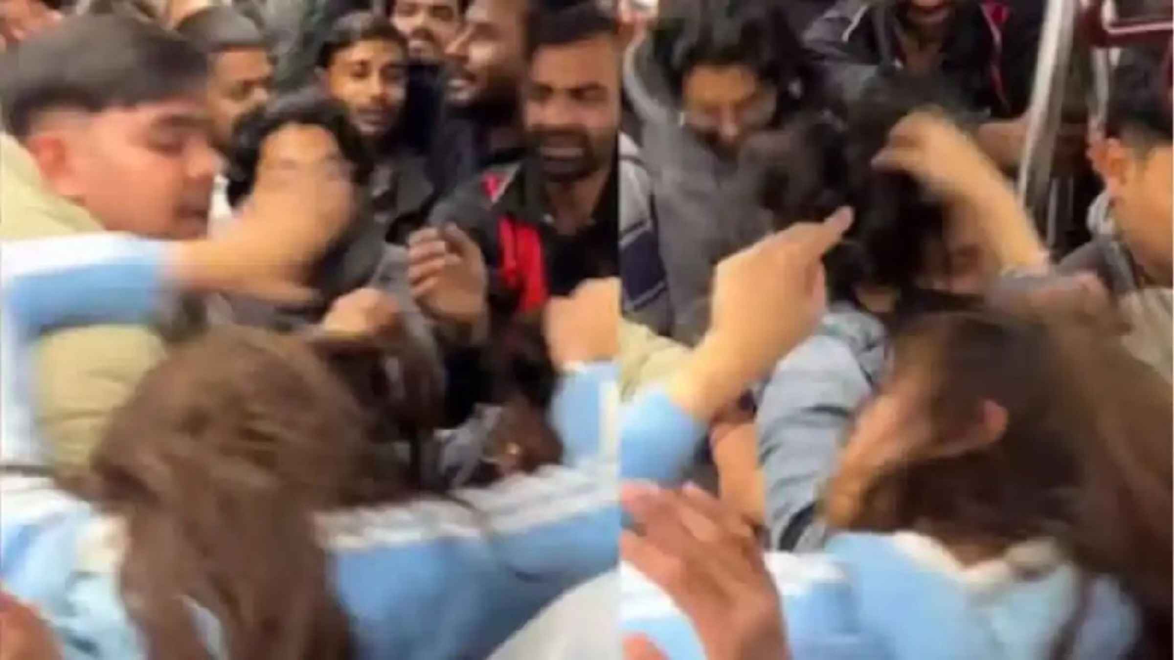 Delhi Metro  Viral Video