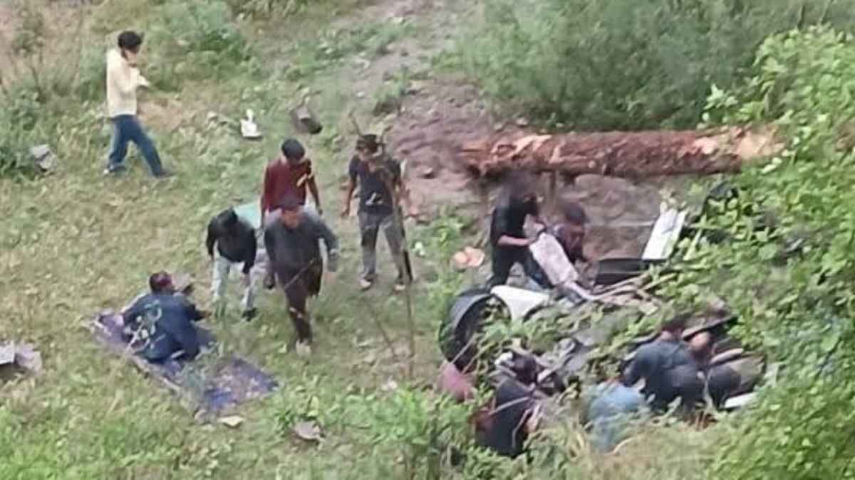 Four female teachers died after a tree fell on a moving vehicle.