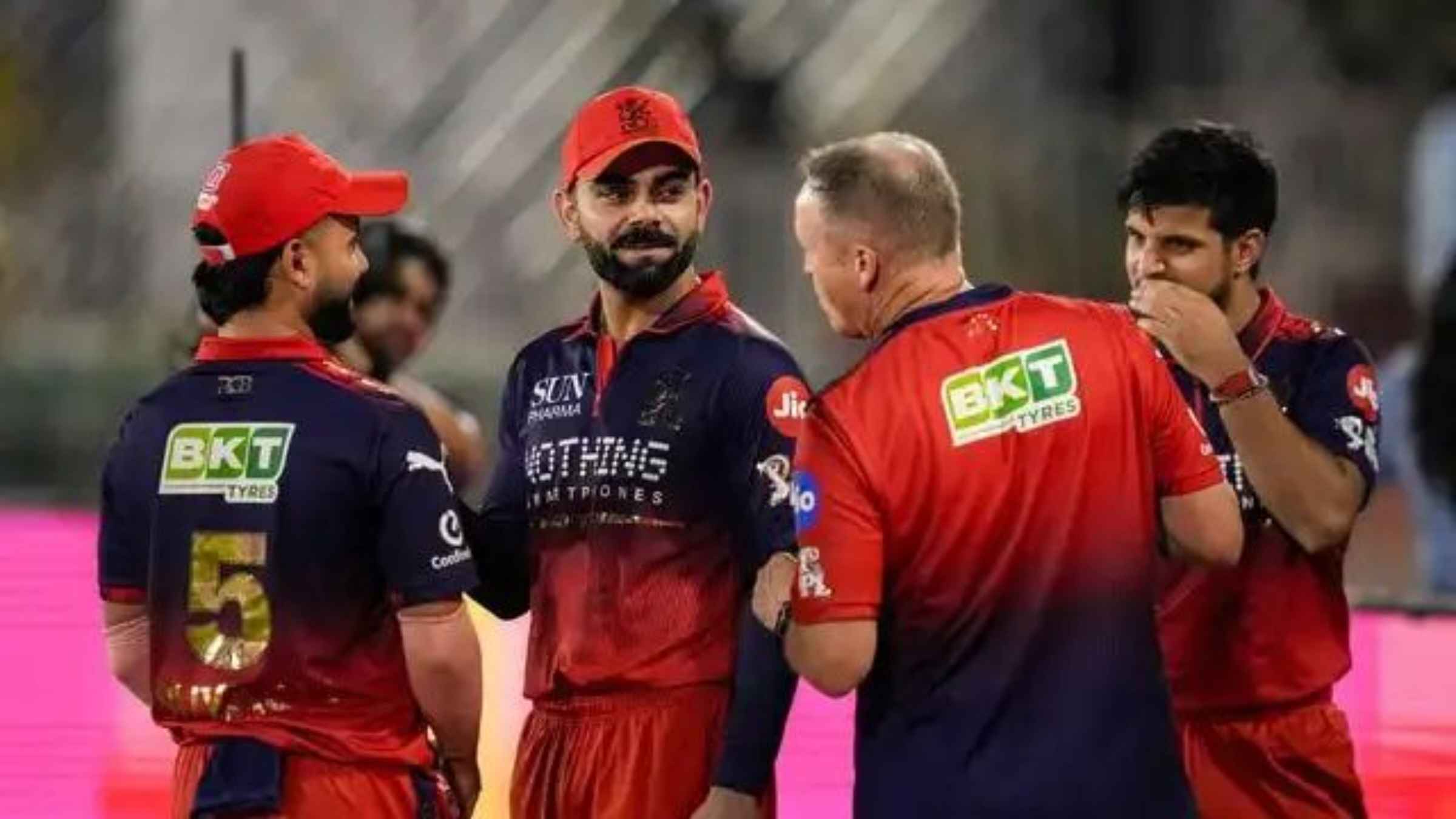 अंपायर से भिड़ना आरसीबी के हेड कोच एंडी फ्लावर को पड़ा भारी, बीसीसीआई ने मैच फीस काटकर सुनाया कड़ा फैसला IPL 2026 Cricket 8
