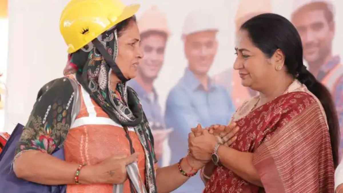 Delhi News: मुख्यमंत्री रेखा गुप्ता का मजदूर दिवस पर बड़ा तोहफा, श्रमिक कल्याण के लिए की ताबड़तोड़ घोषणाएं LabourDay
