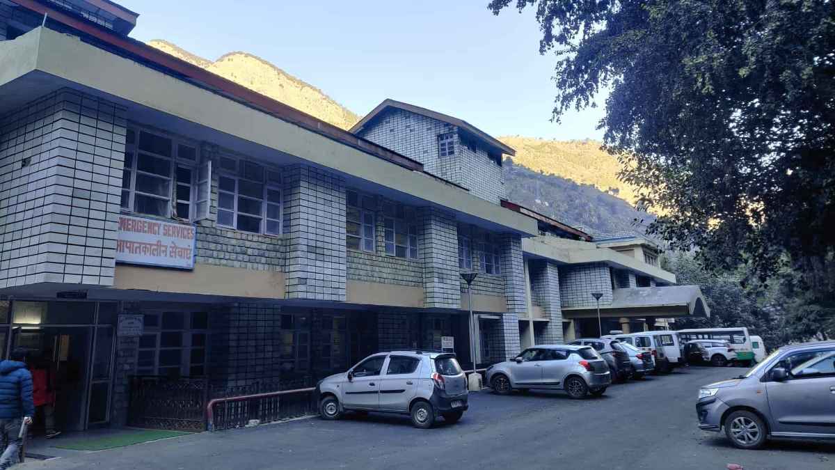 शिमला के नर्सिंग कॉलेज में फैला जानलेवा संक्रमण, घटिया भोजन और लापरवाही से खतरे में छात्राओं की जान Mahatma Gandhi Medical Services Complex located in Khaneri Rampur Himachal