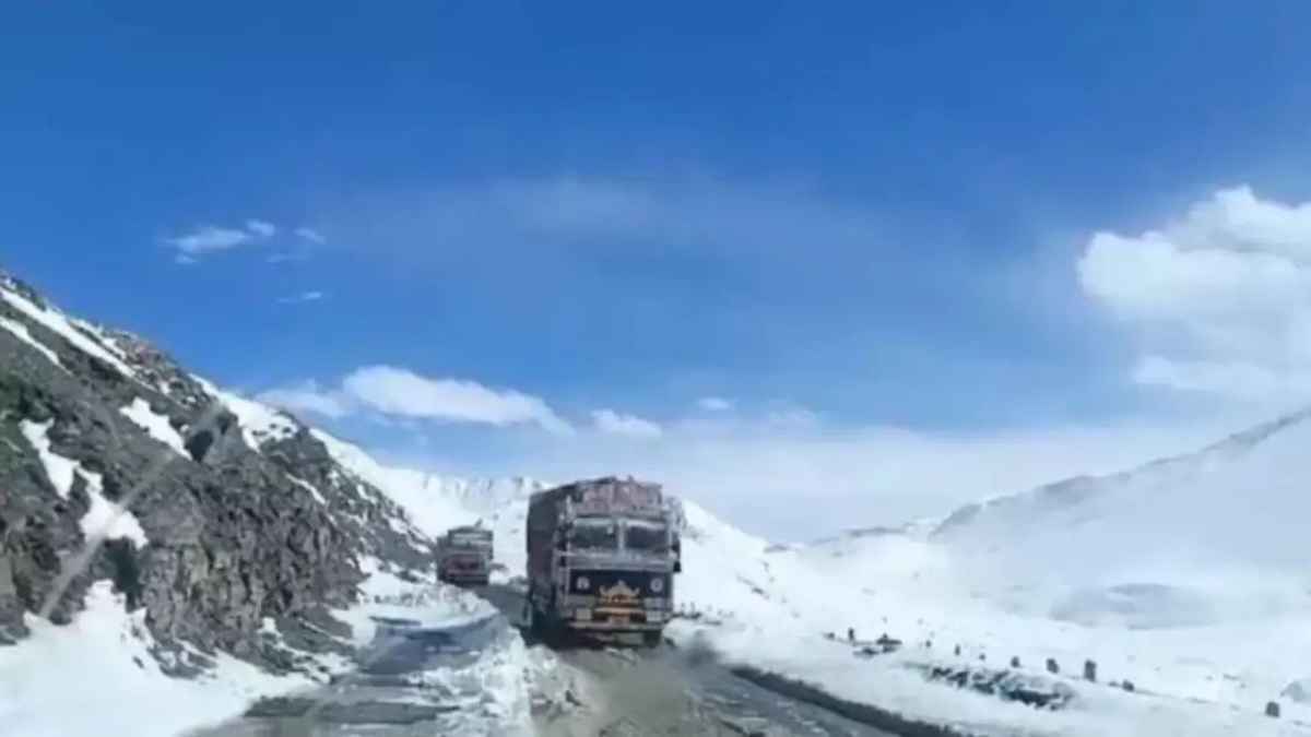 मनाली-लेह मार्ग बहाली के करीब: एक सप्ताह में बारालाचा दर्रे से जुड़ेगा लद्दाख, सेना और पर्यटन को मिलेगी राहत Manali-Leh Highway
