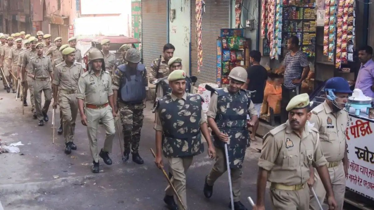 मजदूर दिवस पर पुलिस का हाई अलर्ट: चप्पे-चप्पे पर ड्रोन की नजर, क्या है पुलिस का प्लान? Noida on high alert