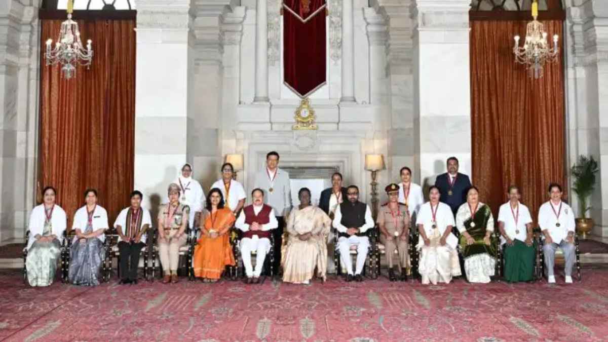 राष्ट्रपति भवन में सम्मान समारोह: 15 नर्सिंग योद्धाओं को मिला ‘राष्ट्रीय फ्लोरेंस नाइटिंगेल पुरस्कार’ NursingAwards
