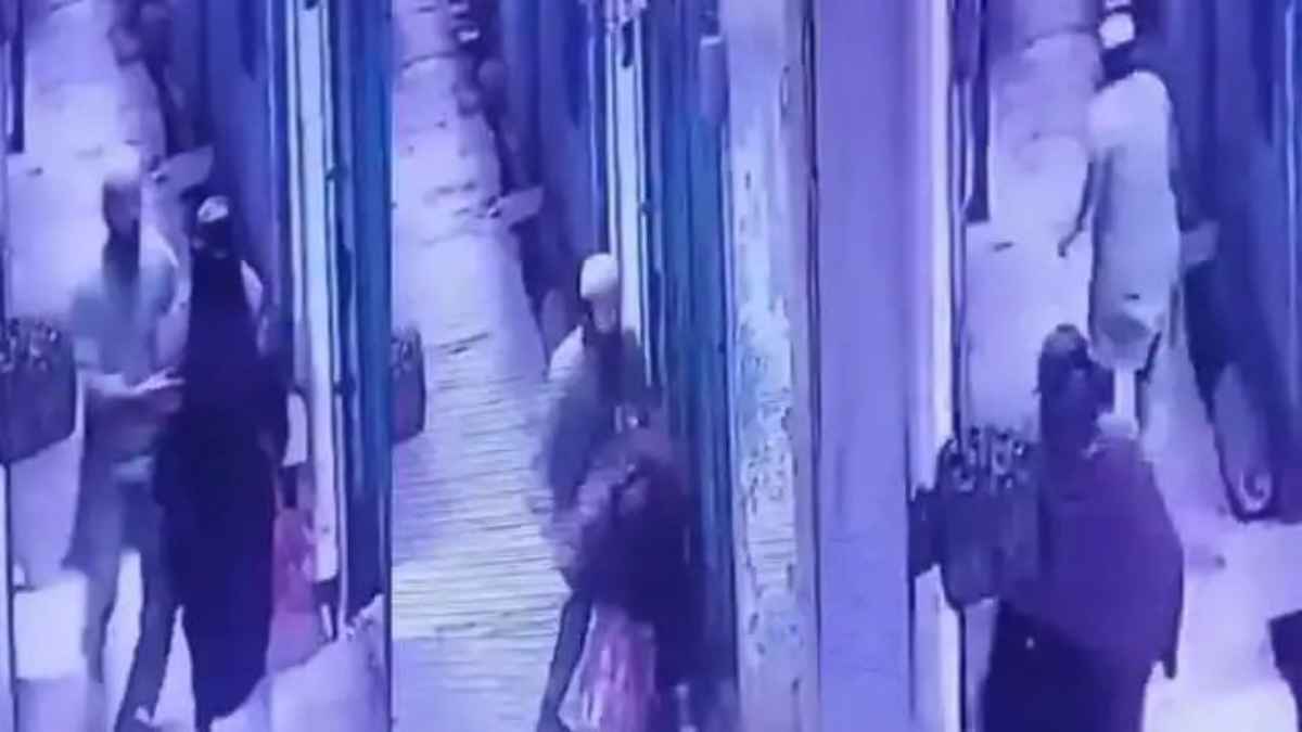 सरेराह बुर्के वाली महिला से की थी अश्लीलता, 12 घंटे में पुलिस ने मारी गोली, गिड़गिड़ाया आरोपी Obscene acts with a Muslim woman in public