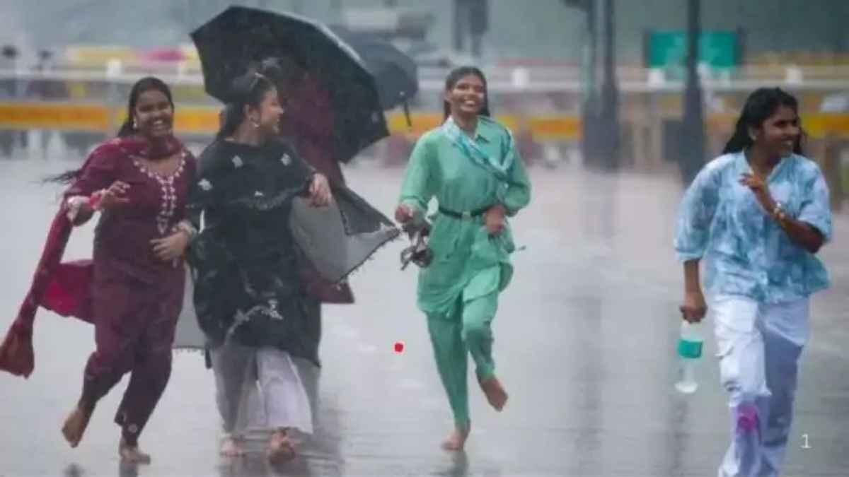 दिल्ली-NCR में आंधी और ओलों का ‘डबल अटैक’: 15 डिग्री तक लुढ़का पारा, गर्मी से मिली राहत कितनी टिकाऊ? Rain