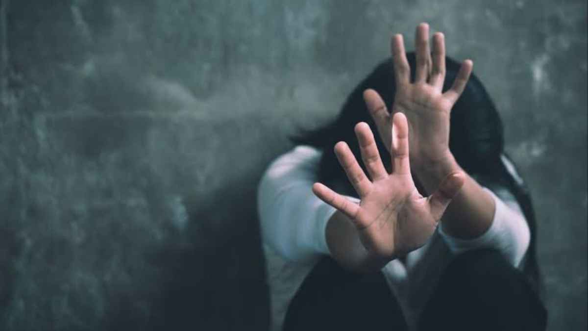 नौकरी का झांसा देकर महिला से किया दुष्कर्म, 12 साल की मासूम को भी बनाया दरिंदगी का शिकार Rape In Gwalior