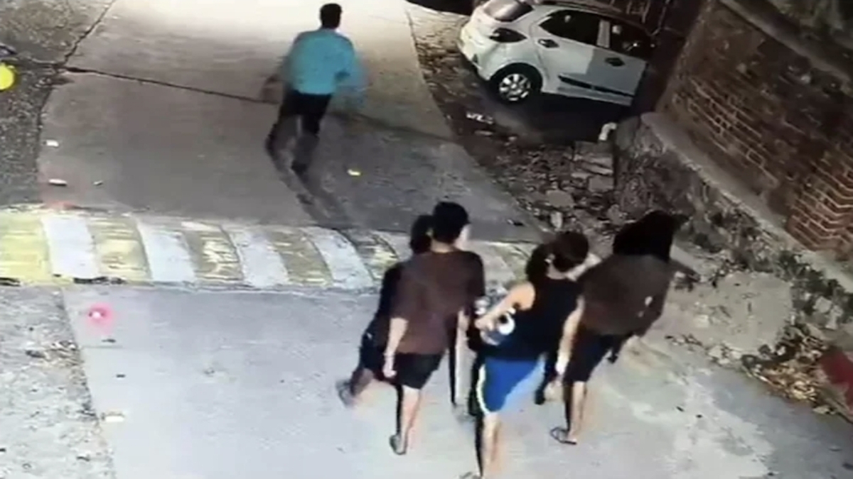 हिमाचल प्रदेश: पूर्व प्रधान के घर से 28 लाख की चोरी, सीसीटीवी में दिखे 4 संदिग्ध Theft in Pradhans house