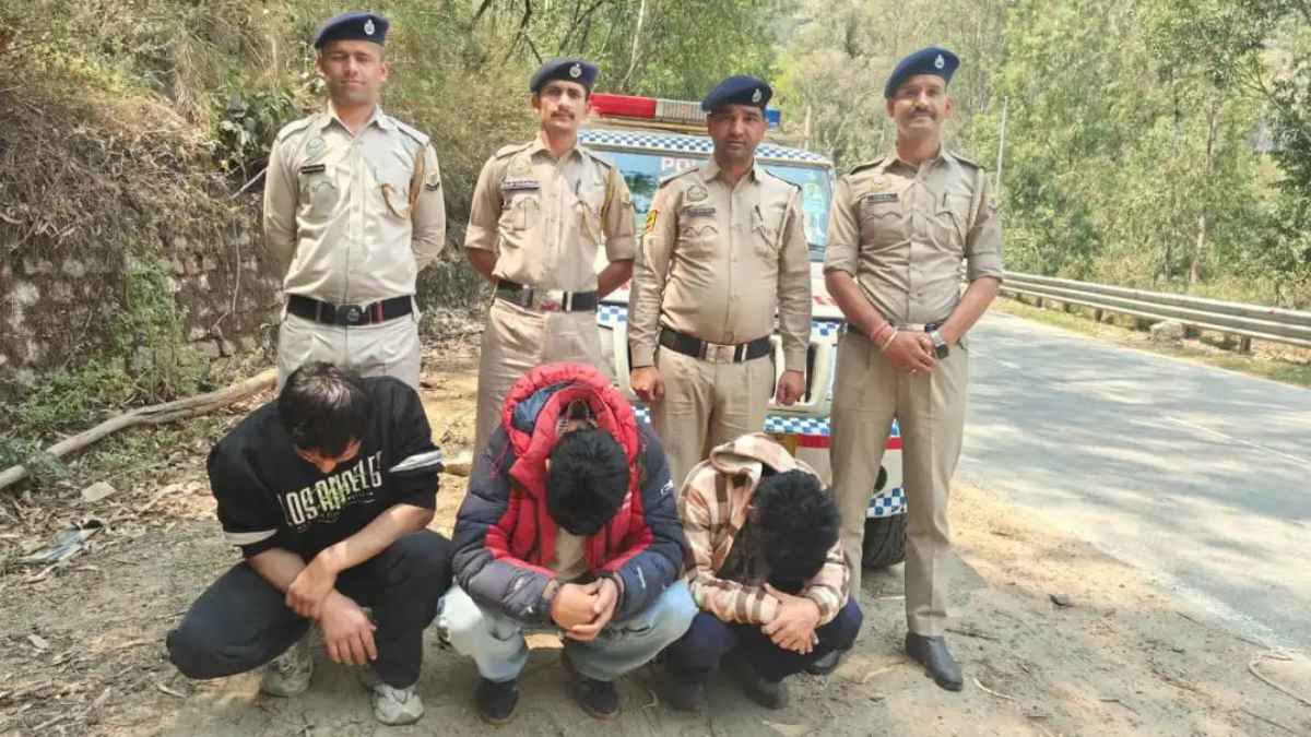 शिमला में पुलिस की बड़ी कार्रवाई, नेशनल हाईवे पर कार से 9 ग्राम चिट्टा बरामद, तीन युवक गिरफ्तार Three smugglers arrested