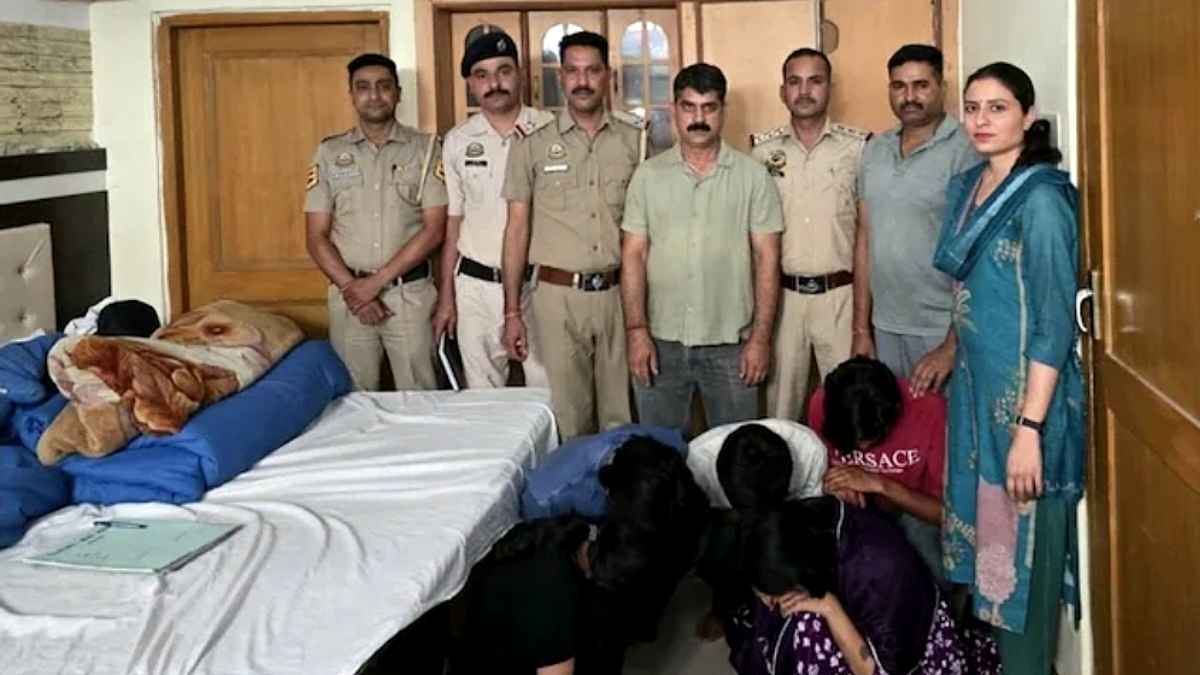 बिलासपुर पुलिस की बड़ी कार्रवाई: होटल में चल रहे नशे के खेल का पर्दाफाश, तीन युवकों और दो युवतियों सहित 5 गिरफ्तार Three youths and two girls were arrested