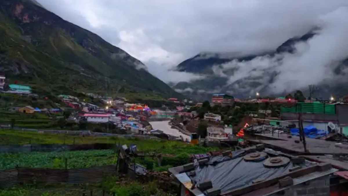 भीषण गर्मी के बीच पलटा मौसम का मिजाज, यूपी-बिहार समेत 17 राज्यों में भारी बारिश और आंधी का ‘येलो अलर्ट’ Weather Update