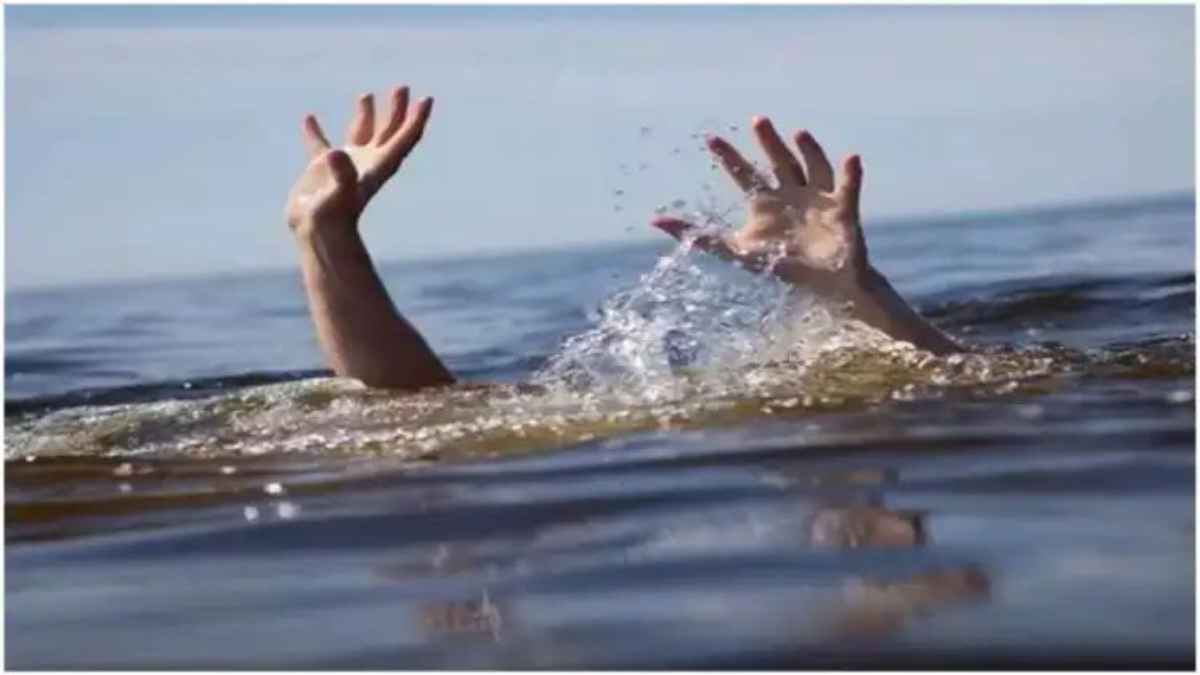 खेत में ईंट पथाई के लिए खोदे गए गड्ढे ने ली मासूम की जान, भाई को बचाने की कोशिश में डूबा छात्र drowns