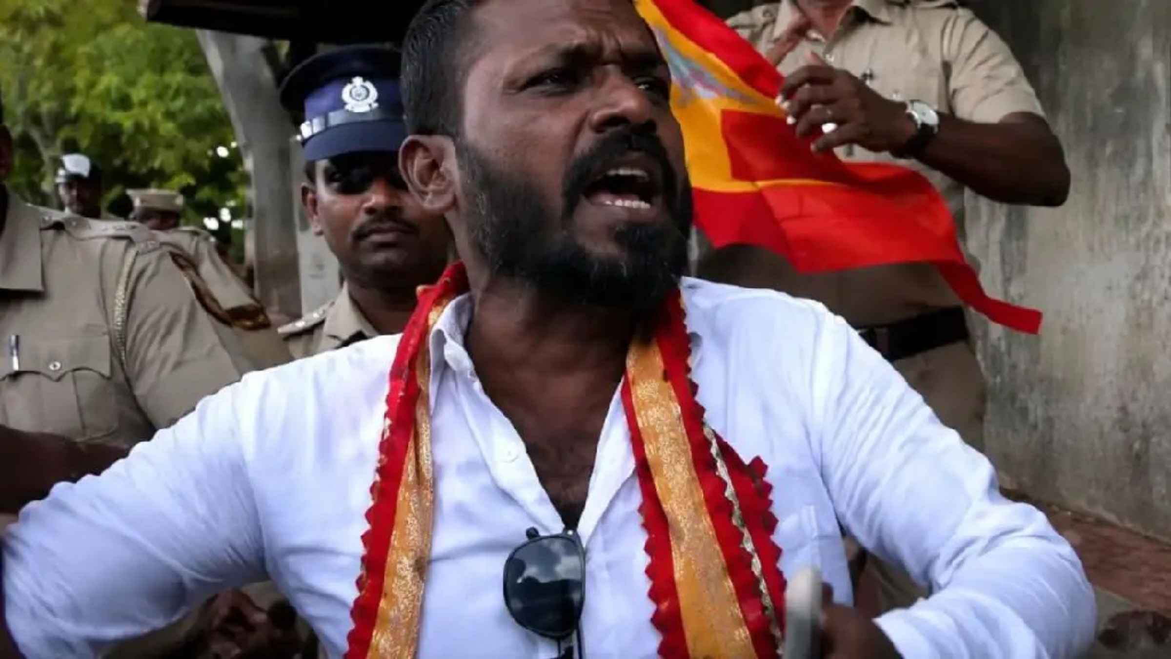 तमिलनाडु में ‘विजय’ के बाद भी सियासी संग्राम! राजभवन के बाहर भारी विरोध प्रदर्शन, क्या अभिनेता बन पाएंगे मुख्यमंत्री? tamil nadu election actor vijay tvk