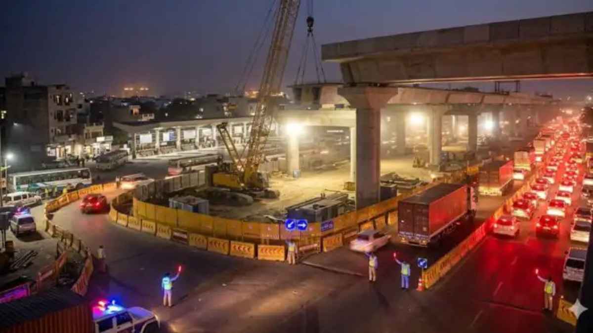 Gurugram Traffic Alert: मानेसर बस स्टैंड पर फ्लाईओवर का निर्माण आज रात से शुरू, भारी वाहनों के लिए रूट डायवर्ट traffic