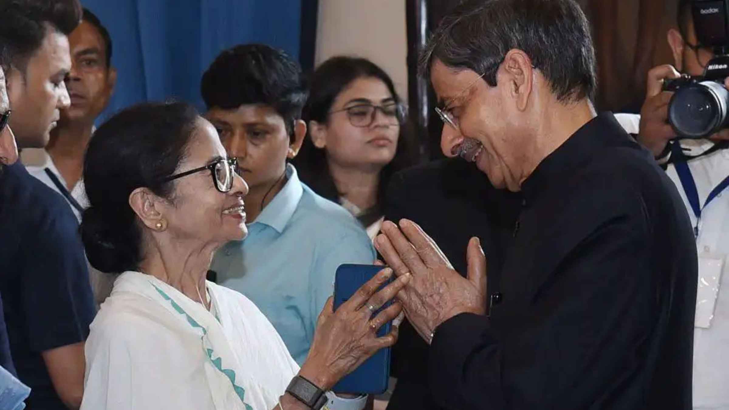 बंगाल में ‘दीदी’ की विदाई पर छिड़ा संवैधानिक महायुद्ध! राज्यपाल ने भंग की विधानसभा, क्या अब लगेगा राष्ट्रपति शासन? west bengal political crisis article 174